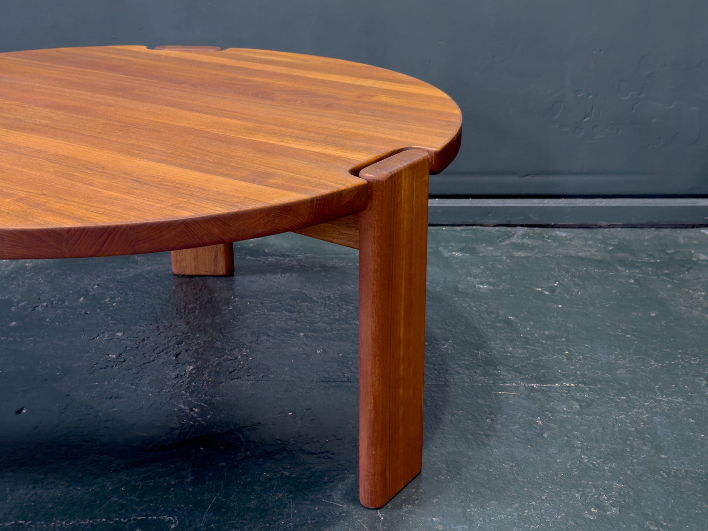Komfort Round Teak Coffee Table