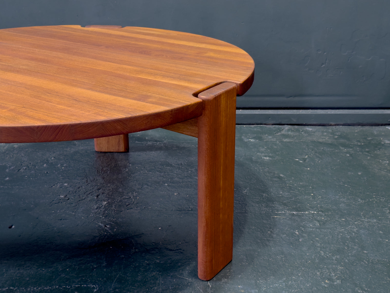 Komfort Round Teak Coffee Table