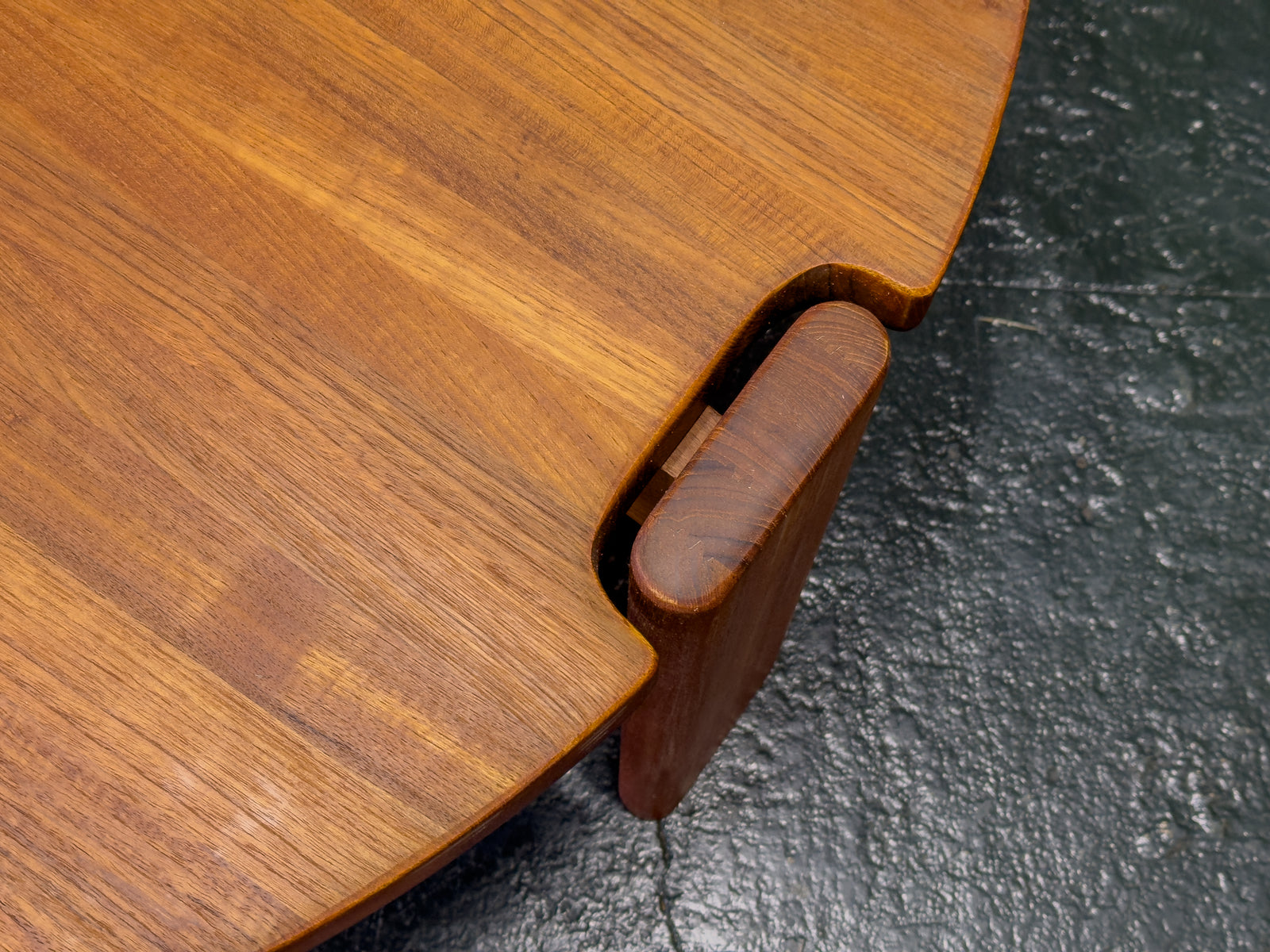 Komfort Round Teak Coffee Table